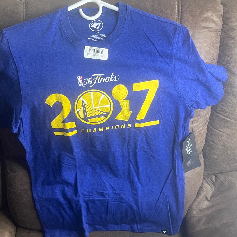 Golden State Warriors men’s size small NWT  2017 NBA Finals Champions T-Shirt